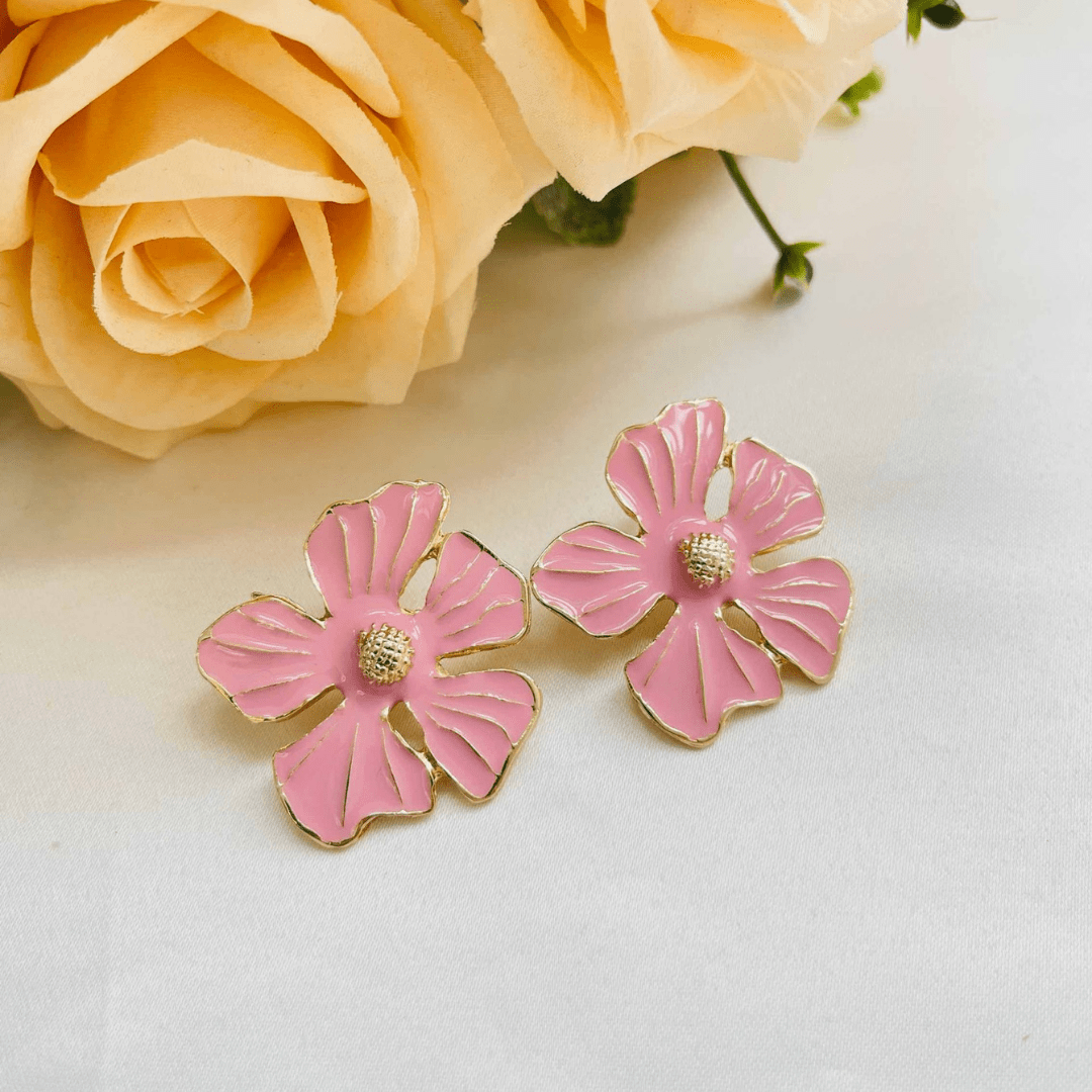 Brinco resinado flor jasmim rosa - SHE Presente: Produtos variados para  combinarem com a mulher que você quer presentear!