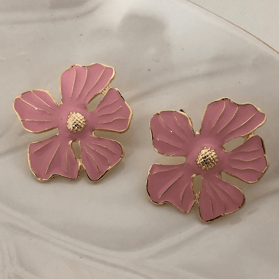 Brinco resinado flor jasmim rosa - SHE Presente: Produtos variados para  combinarem com a mulher que você quer presentear!